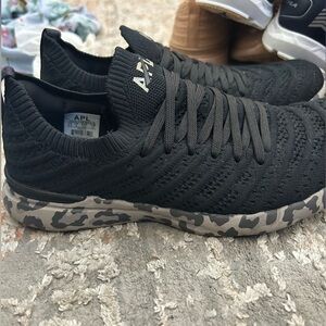 APL TECHLOOM WAVE BLACK W LEOPARD SOLE- 6.5